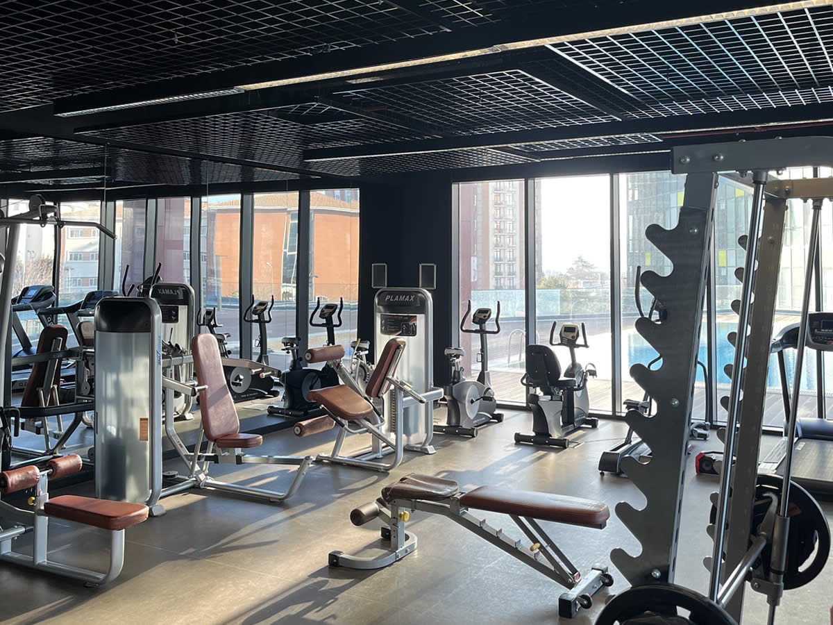 Yazılım Eğitimi ve Spor Salonu